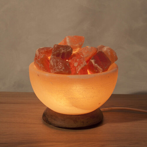 Лампа-купа с камъни от  хималайска сол с дървена основа