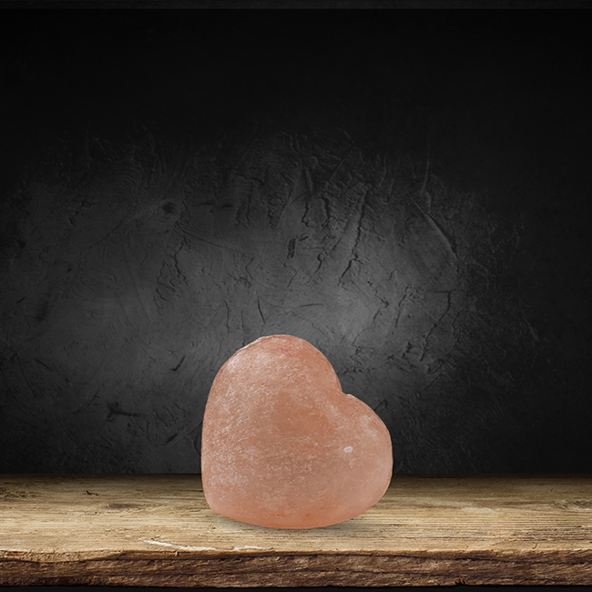Масажен камък от хималайска сол - сърце 200 гр.